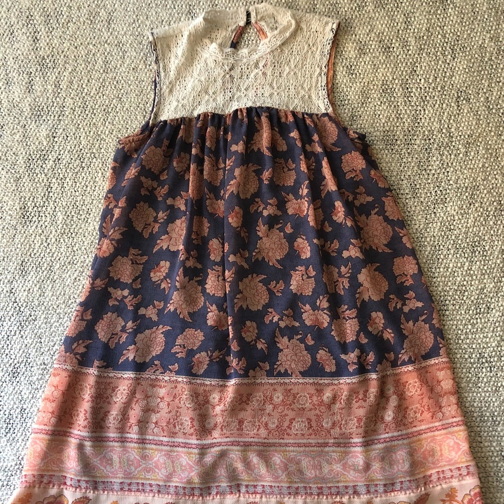 Cute floral sundress!
